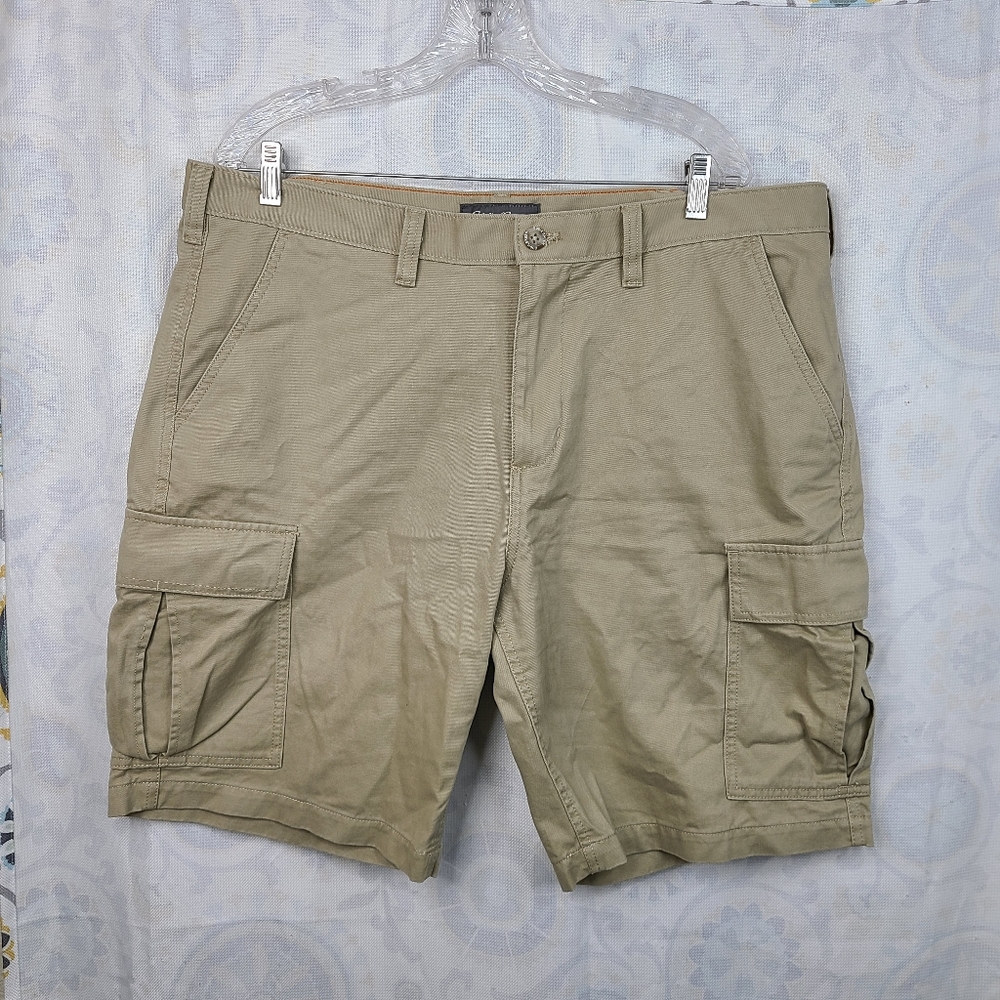 Eddie Bauer khaki cargo shorts men's size 40